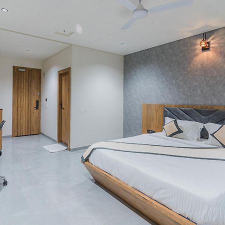 Hotel The Grand Heaven Gandhinagar Eksteriør billede