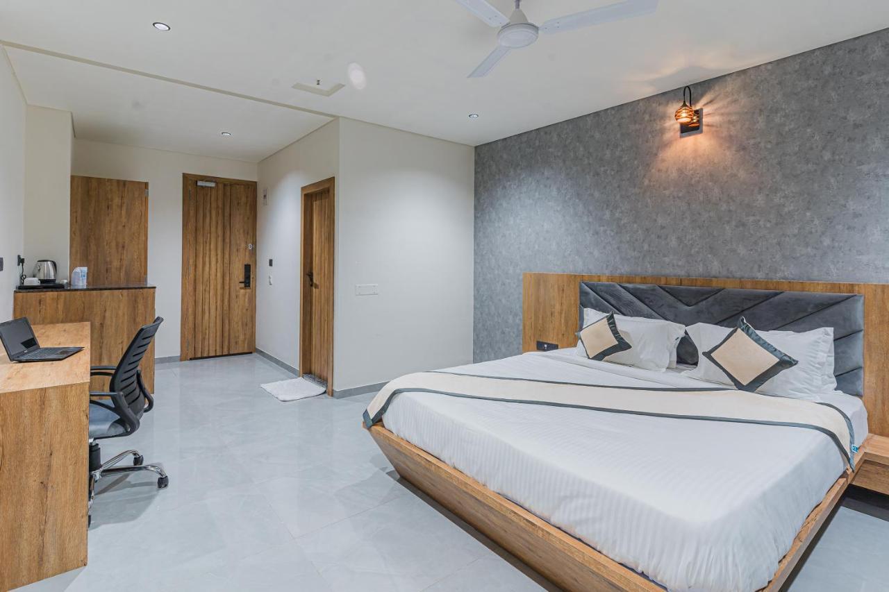 Hotel The Grand Heaven Gandhinagar Eksteriør billede