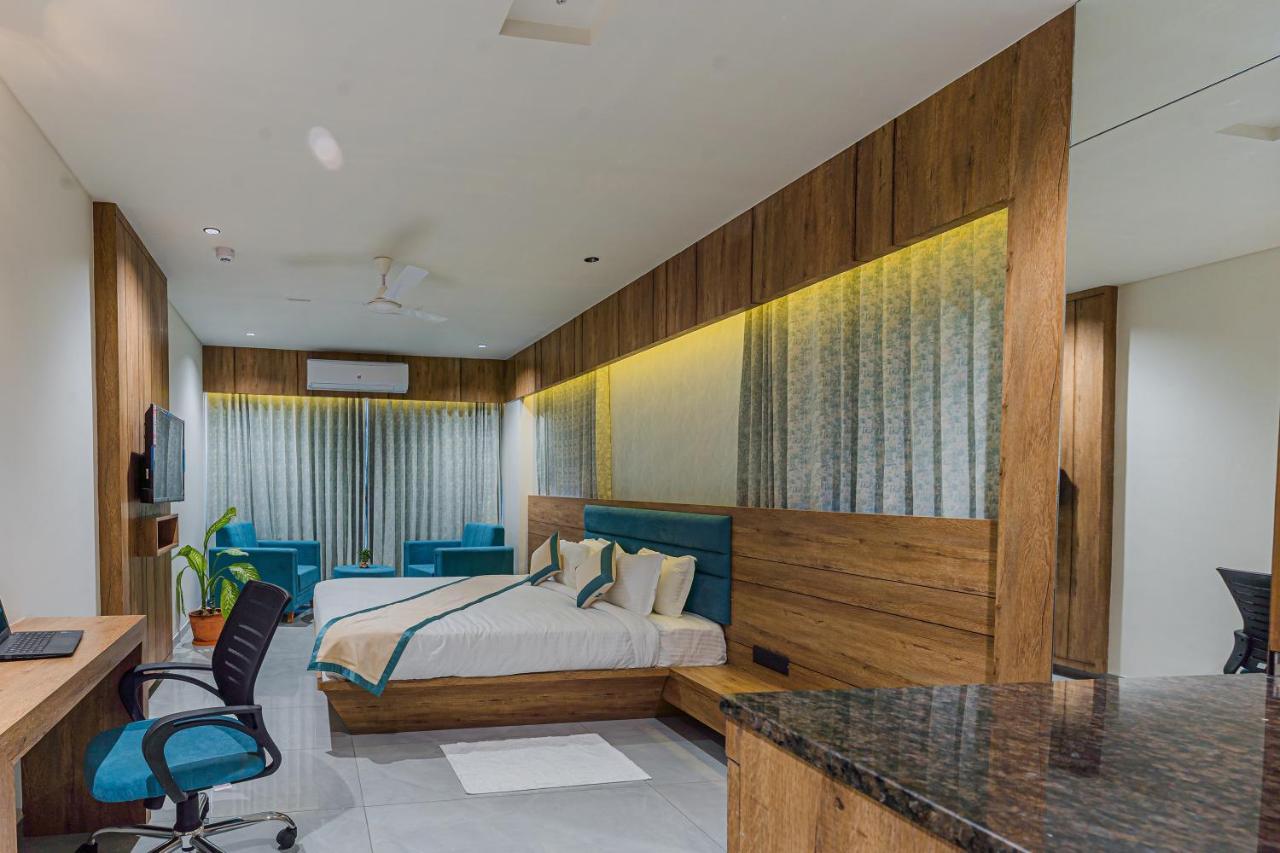 Hotel The Grand Heaven Gandhinagar Eksteriør billede